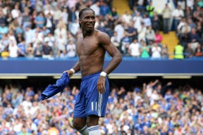 开云体育官方网站-本菲卡边锋多次撕裂防线，本菲卡边后卫